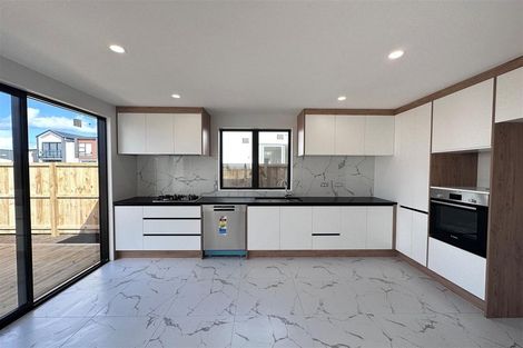 Photo of property in 28 John Gray Street, Papakura, 2110