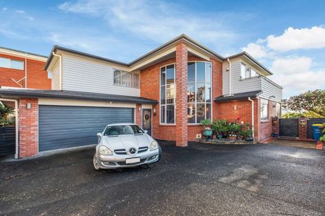 Photo of property in 32a Colwill Road, Massey, Auckland, 0614