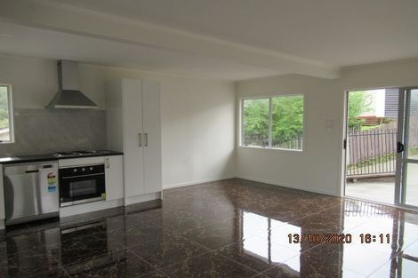 Photo of property in 15 Fernhaven Place, Massey, Auckland, 0614