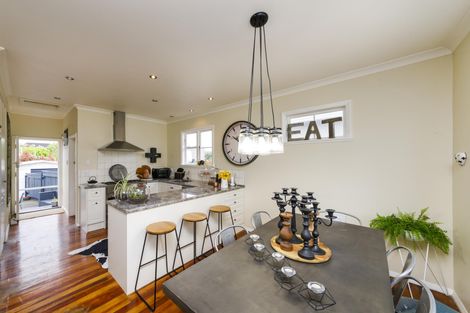 Photo of property in 643 Ferguson Street, Terrace End, Palmerston North, 4410