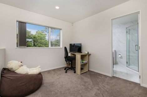 Photo of property in 30 Shah Place, Glen Eden, Auckland, 0602