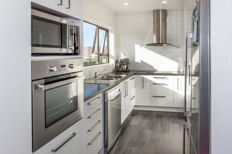 Photo of property in 100 Ocean Road, Whangamata, 3620