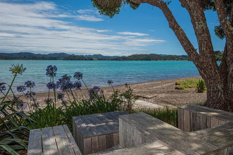 Photo of property in 950 Whangaruru Road North, Whangaruru, Russell, 0184