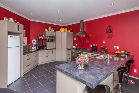 Photo of property in 19 Matuku Place, Paraparaumu Beach, Paraparaumu, 5032