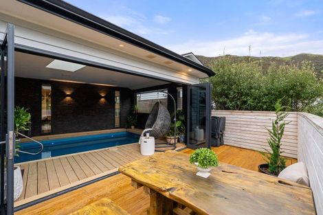 Photo of property in 5 Riroriro Close, Crofton Downs, Wellington, 6035