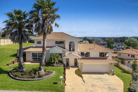 Photo of property in 11 Azure Grove, Unsworth Heights, Auckland, 0632