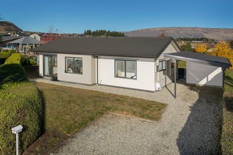 Photo of property in 8 Pukeko Place, Wanaka, 9305