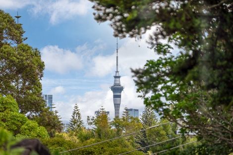 Photo of property in 2/76 Wairoa Road, Narrow Neck, Auckland, 0624