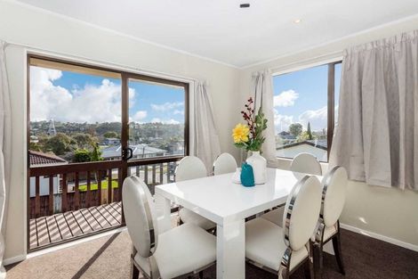 Photo of property in 12 Halloran Place, Massey, Auckland, 0614