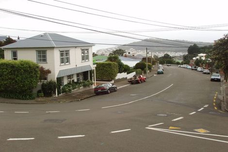 Photo of property in 2 Sugarloaf Road, Brooklyn, Wellington, 6021