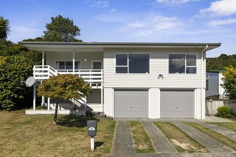 Photo of property in 43 Holland Street, Wainuiomata, Lower Hutt, 5014