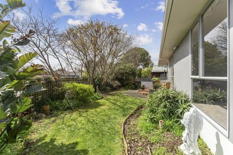 Photo of property in 6 Robert Grove, Paraparaumu, 5032