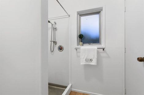 Photo of property in 40 Valley View Road, Glenfield, Auckland, 0629