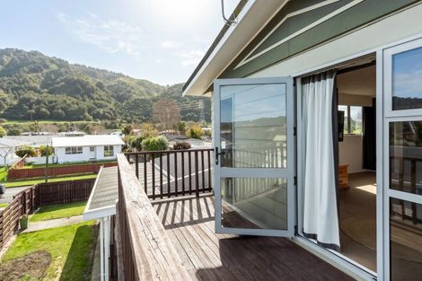 Photo of property in 14 Harvard Grove, Totara Park, Upper Hutt, 5018