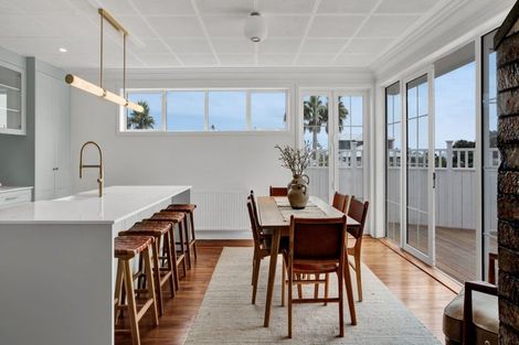 Photo of property in 10 Mangorei Road, Strandon, New Plymouth, 4312