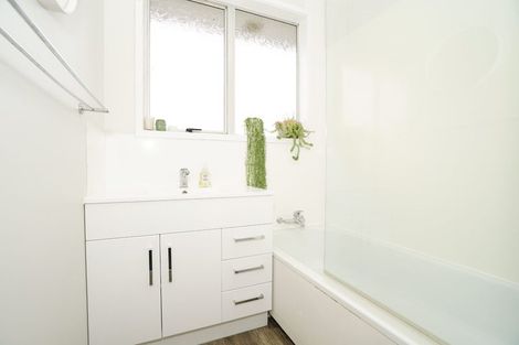 Photo of property in 93 Collins Road, Melville, Hamilton, 3206