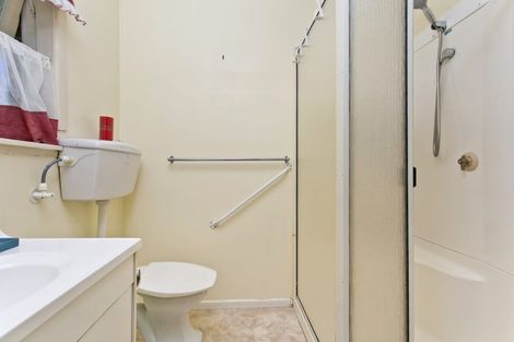 Photo of property in 2/13 Liston Street, Northcote, Auckland, 0627