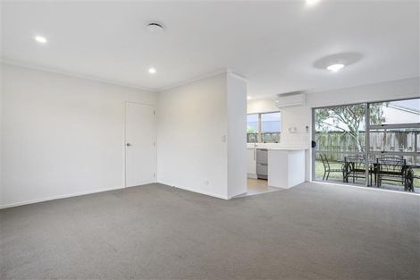 Photo of property in 14 Russett Grove, Henderson, Auckland, 0612