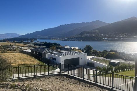 Photo of property in 4 Red Deer Rise, Kelvin Heights, Queenstown, 9300