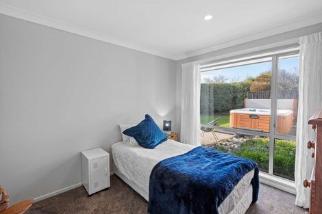 Photo of property in 28 Linkwater Way, Parklands, Christchurch, 8083