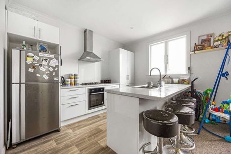 Photo of property in 100 Randwick Road, Moera, Lower Hutt, 5010