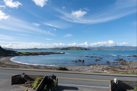 Photo of property in 422f3 Queens Drive, Lyall Bay, Wellington, 6022