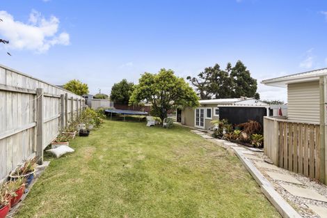 Photo of property in 12 Kereru Street, Henderson, Auckland, 0612