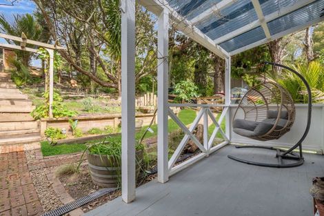 Photo of property in 43 Kauri Point Road, Laingholm, Auckland, 0604