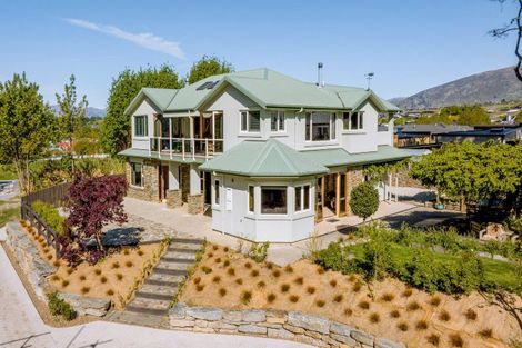 Photo of property in 2c Macandrew Lane, Wanaka, 9305