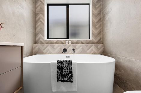Photo of property in 73 Tributary Parade, Karaka, 2113