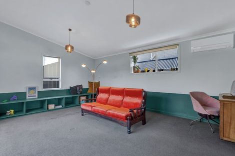 Photo of property in 17 Oberon Street, Stratford, 4332