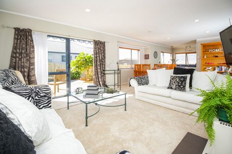 Photo of property in 49 Garton Drive, Massey, Auckland, 0614