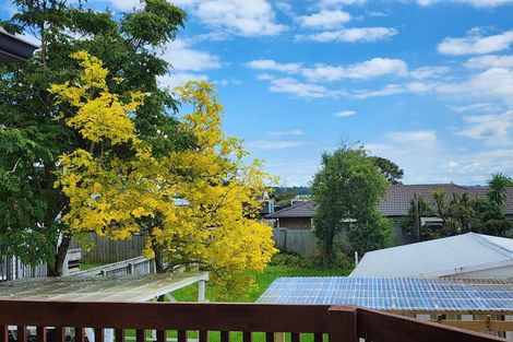 Photo of property in 4 Paton Avenue, Te Atatu South, Auckland, 0610