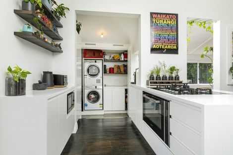 Photo of property in 5 Don Buck Road, Henderson, Auckland, 0614