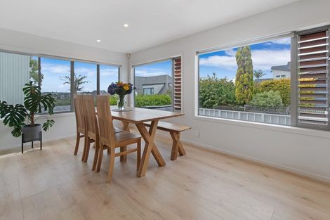 Photo of property in 18 Ridge Road, Waiake, Auckland, 0630