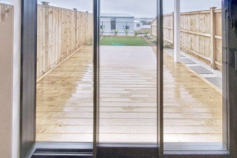 Photo of property in 10 Heketara Way, Massey, Auckland, 0614