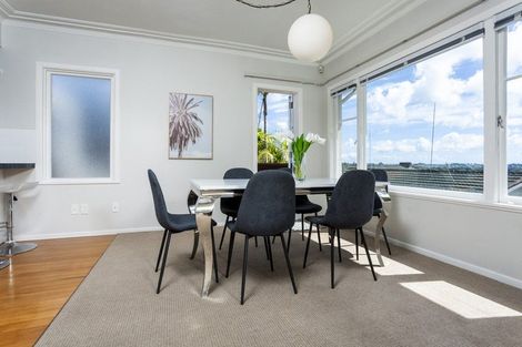 Photo of property in 1/73 Ocean View Road, Hillcrest, Auckland, 0627