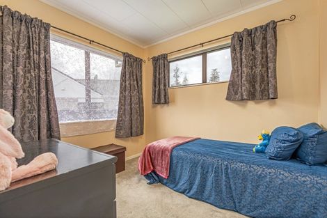 Photo of property in 19 Gladys Place, Kelvin Grove, Palmerston North, 4414