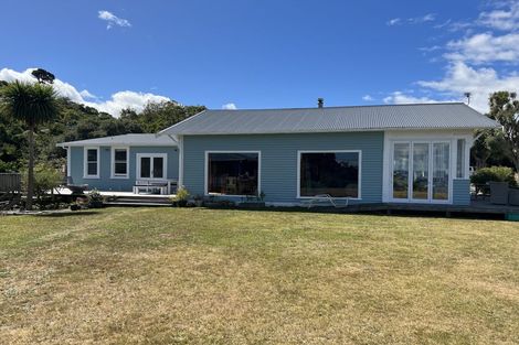 Photo of property in 18 Singers Road, Korokoro, Lower Hutt, 5012