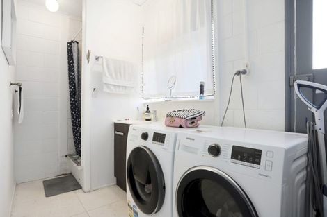 Photo of property in 1 Gamble Way, Massey, 0614