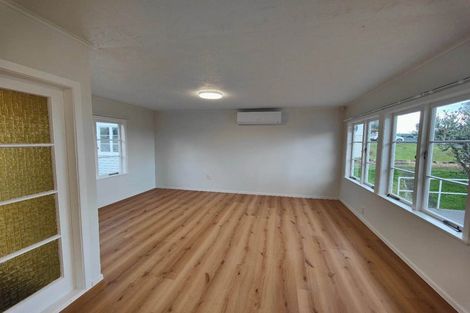 Photo of property in 48 Woodlands Crescent, Browns Bay, Auckland, 0630