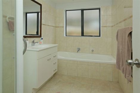 Photo of property in 4 Hornsey Avenue, Henderson, Auckland, 0612