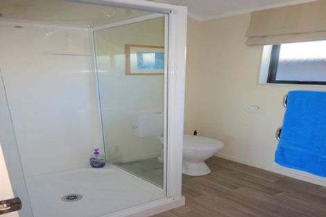 Photo of property in 11 Te Awa Street, Foxton Beach, Foxton, 4815