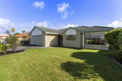 Photo of property in 71 Kath Hopper Drive, Orewa, 0931