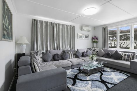 Photo of property in 71 Sladden Street, Naenae, Lower Hutt, 5011