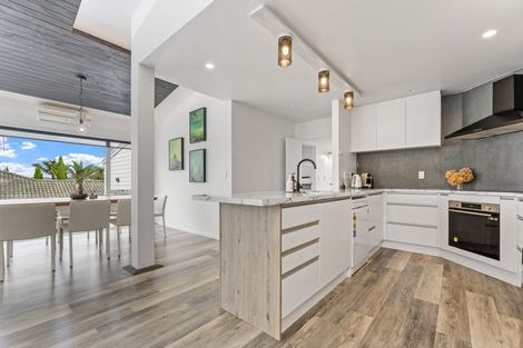 Photo of property in 121 Tauranga Place, Orewa, 0931