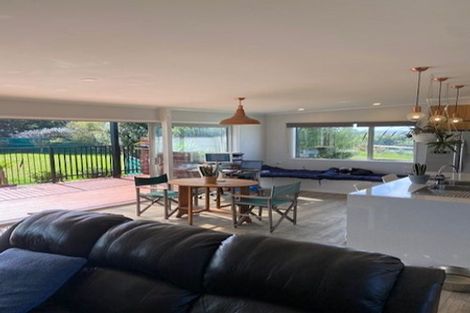 Photo of property in 84 Kaihau Road, Karioitahi, Waiuku, 2683