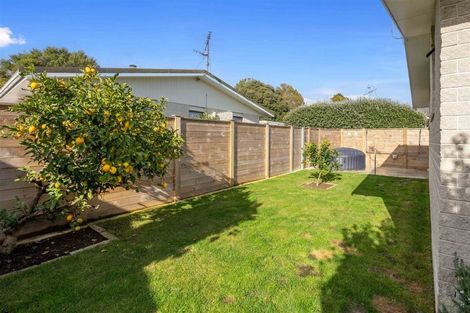 Photo of property in 34 Rewarewa Crescent, Waikanae, 5036