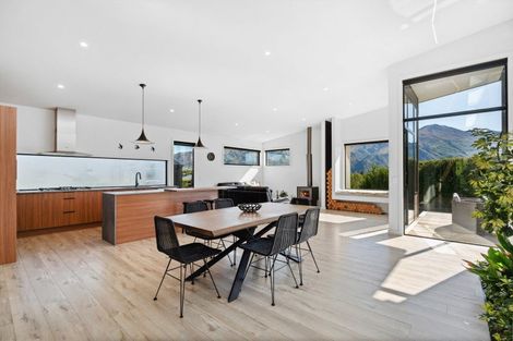 Photo of property in 25 Matipo Street, Wanaka, 9305