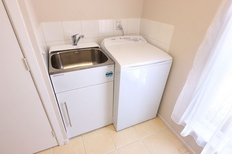 Photo of property in 498 East Coast Road, Windsor Park, Auckland, 0630